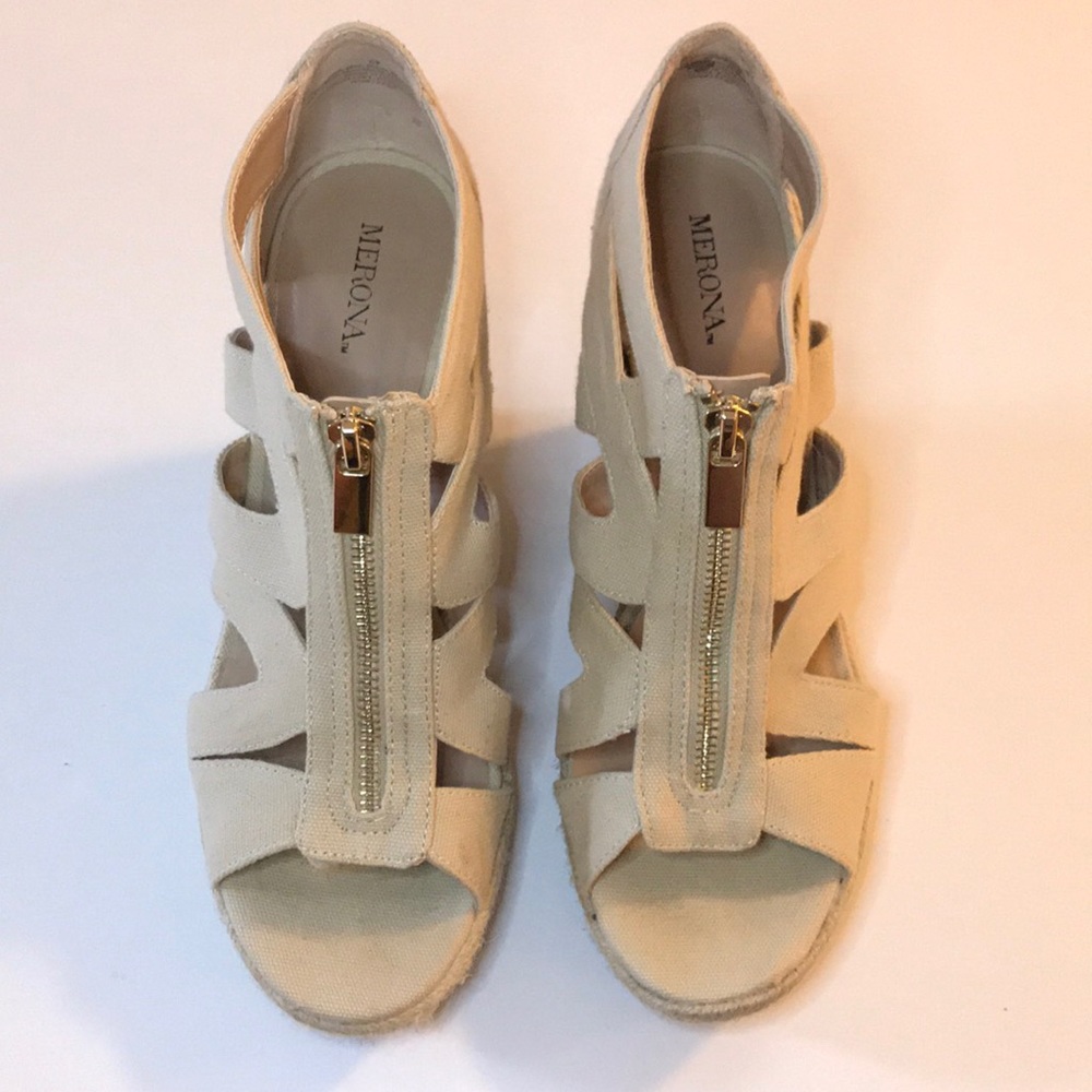 Canvas wedges with zipper detail